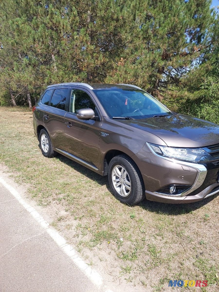 2016' Mitsubishi Outlander photo #1