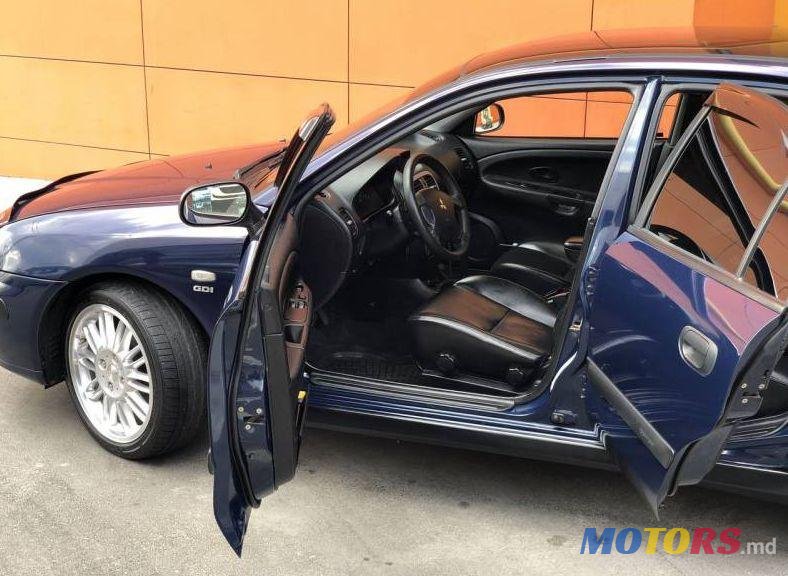 2000' Mitsubishi Carisma photo #2