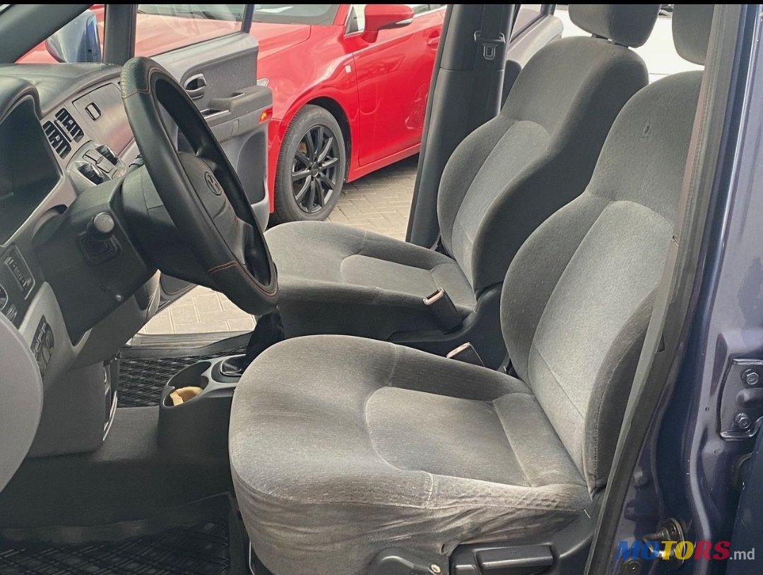 2002' Hyundai Trajet photo #5