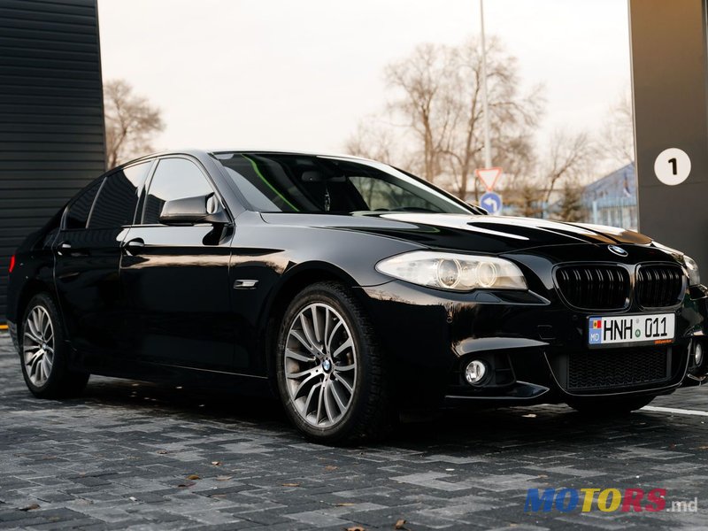 2011' BMW 5 Series photo #2
