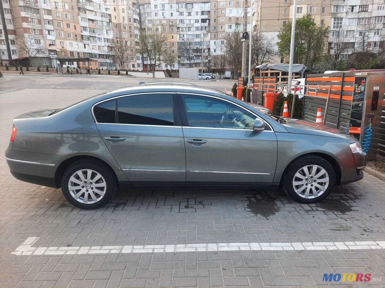 2008' Volkswagen Passat photo #3