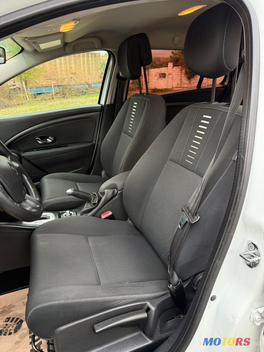 2011' Renault Megane photo #3