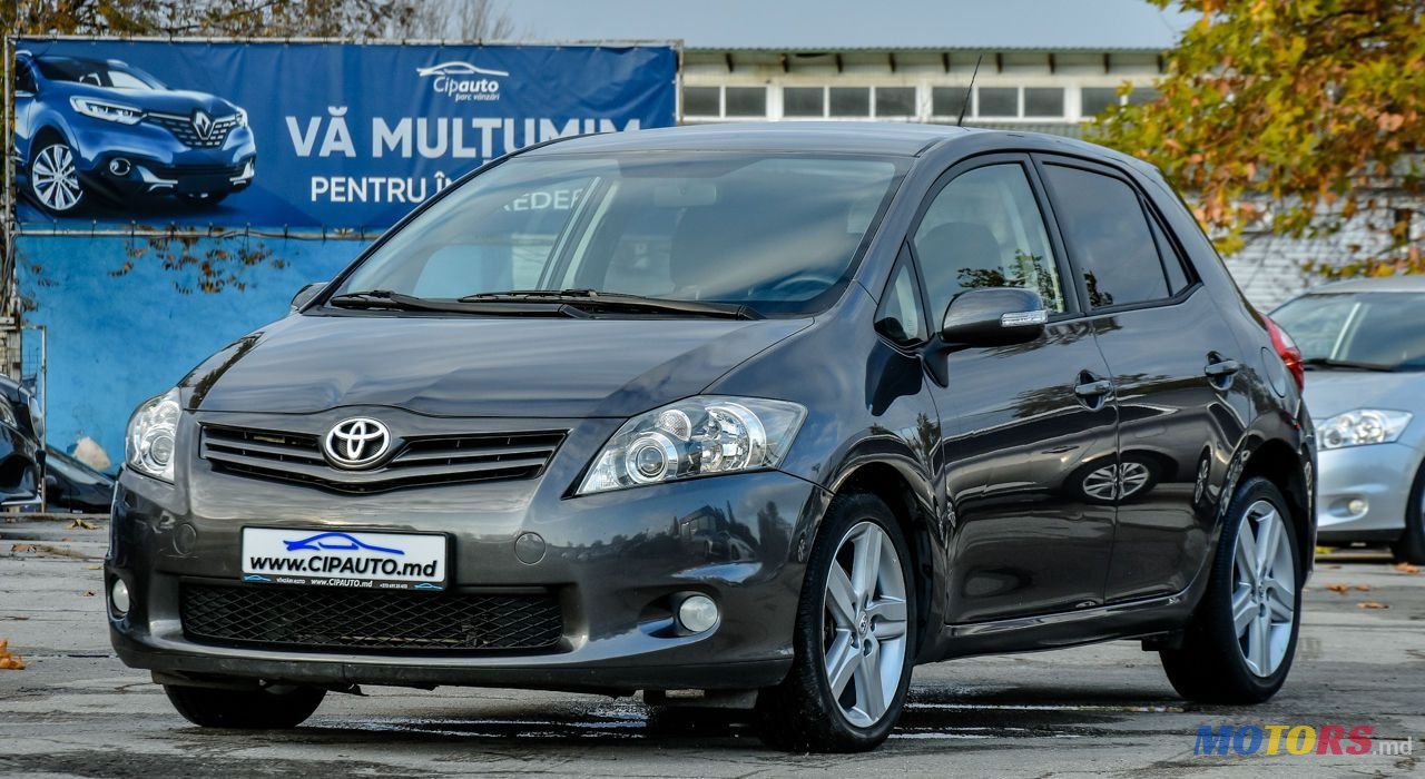 2010' Toyota Auris photo #2