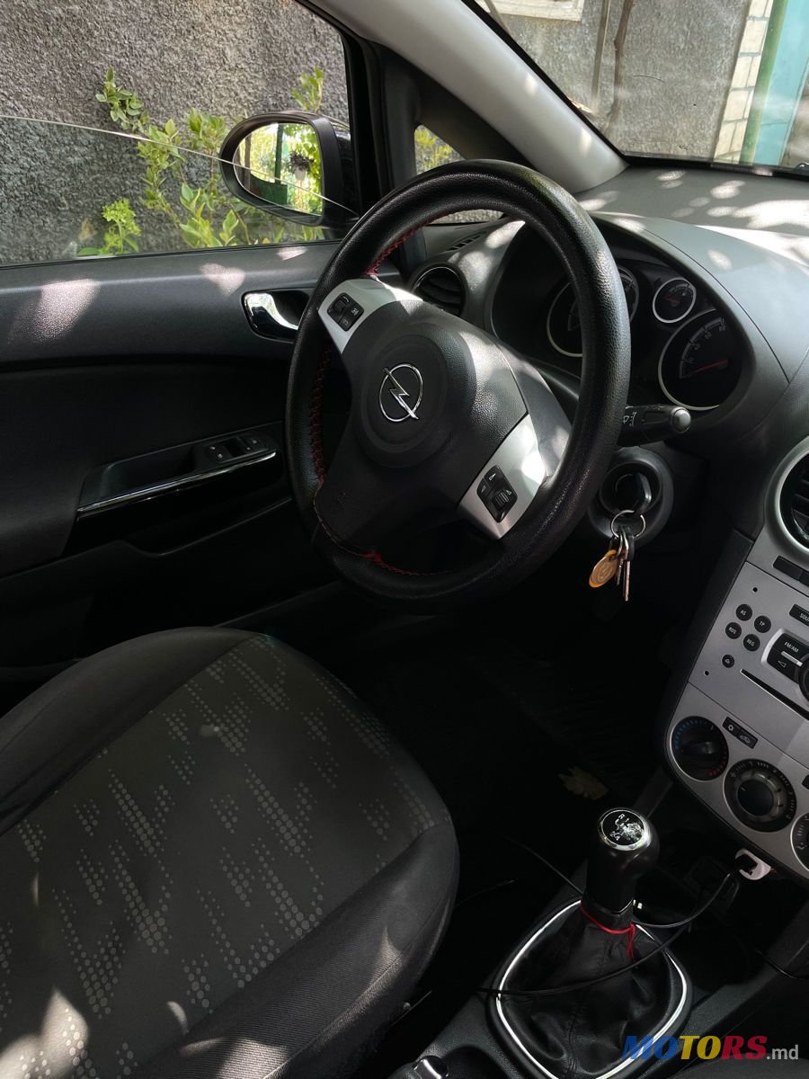 2011' Opel Corsa photo #2