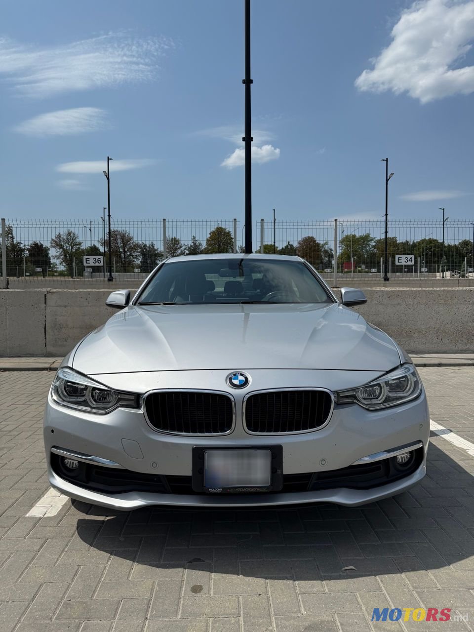 2016' BMW 3 Series photo #2