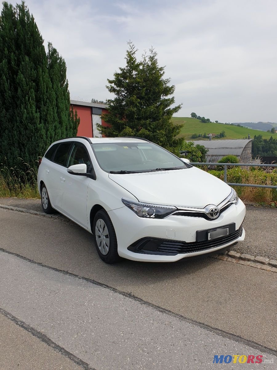 2017' Toyota Auris photo #2