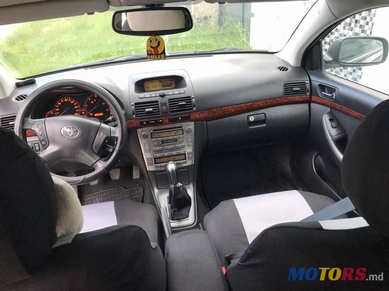 2004' Toyota Avensis photo #3