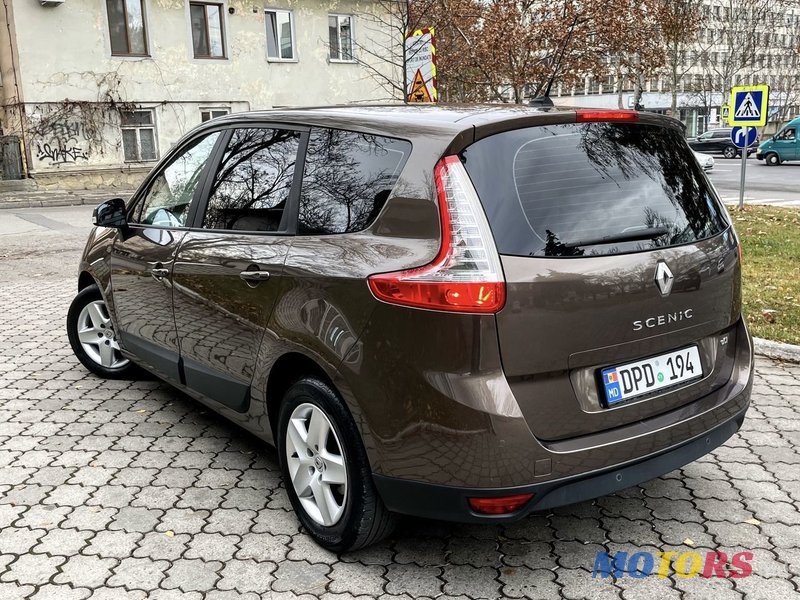 2012' Renault Grand Scenic photo #4