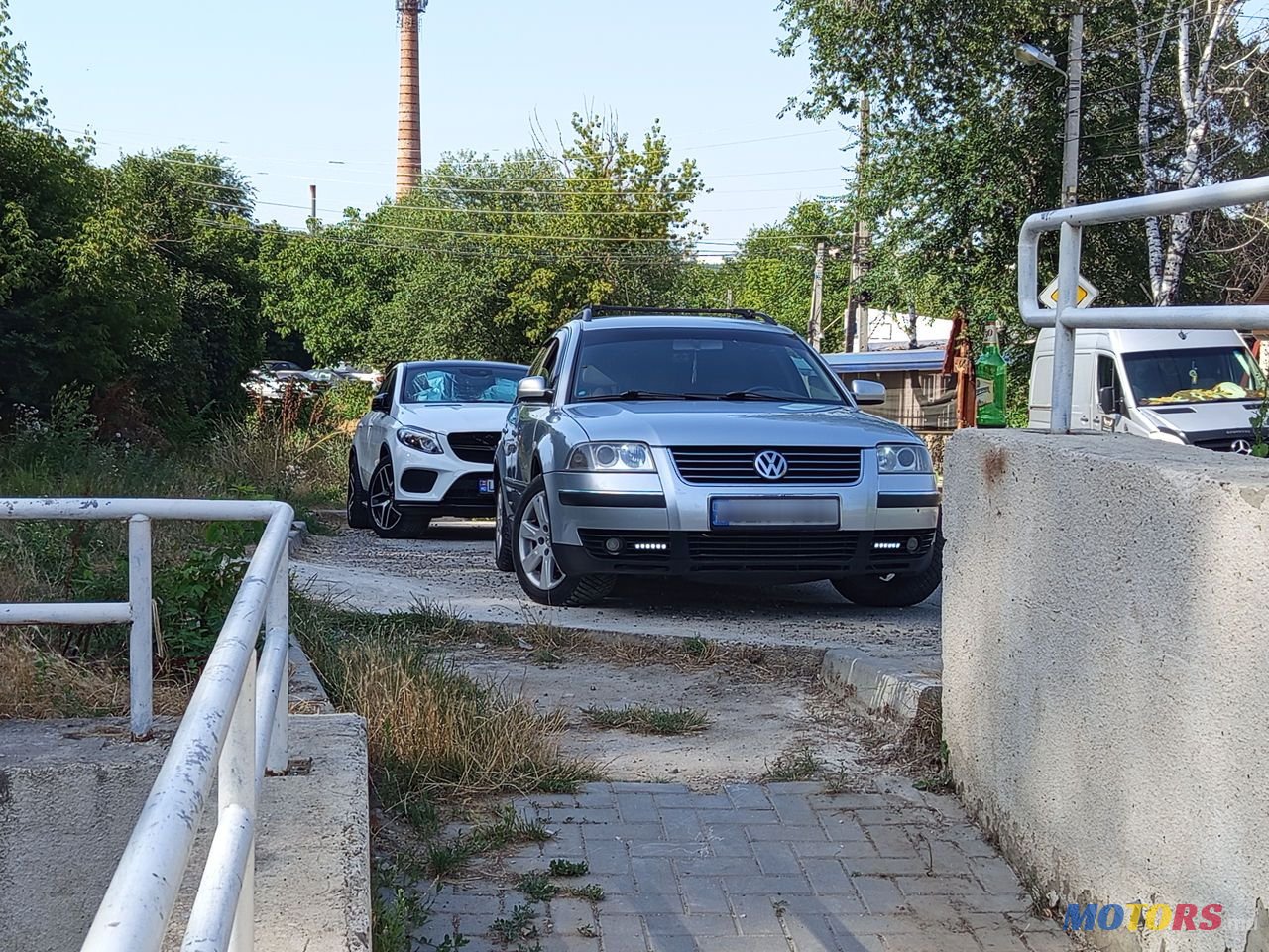 2001' Volkswagen Passat photo #1