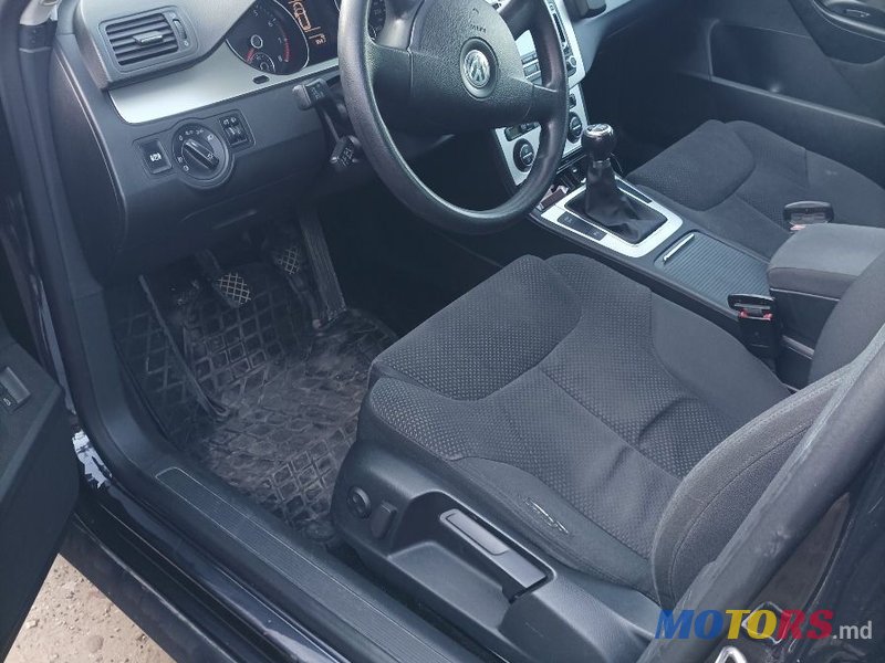 2009' Volkswagen Passat photo #5