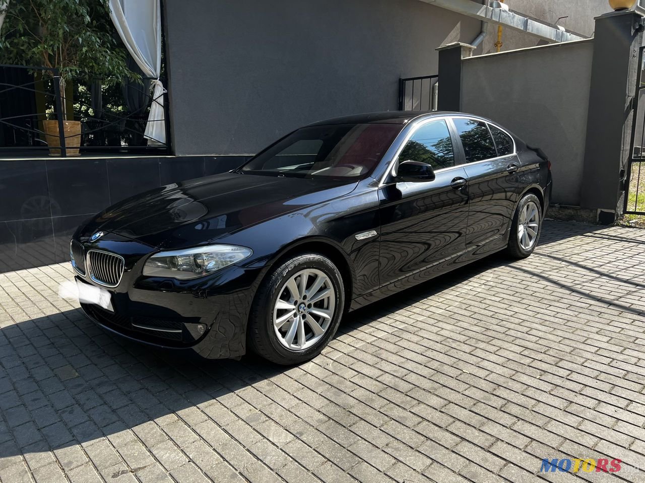 2011' BMW 5 Series photo #6