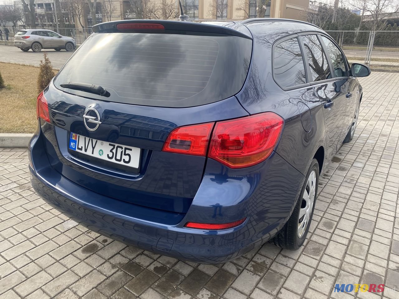 2012' Opel Astra photo #4