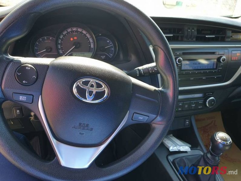 2014' Toyota Auris photo #5