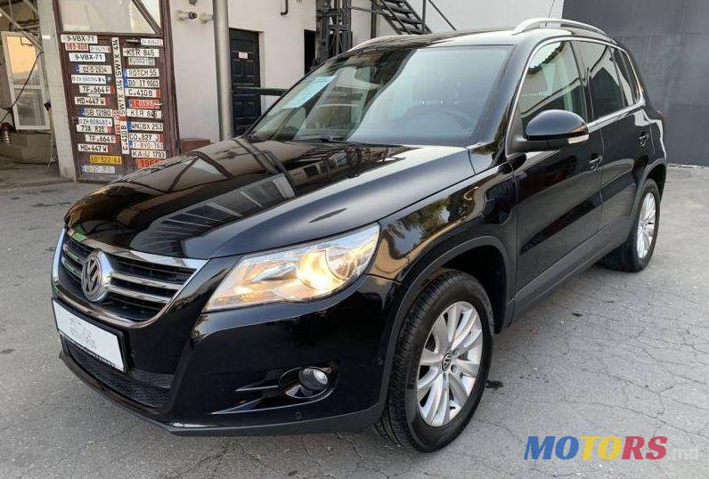 2011' Volkswagen Tiguan photo #1
