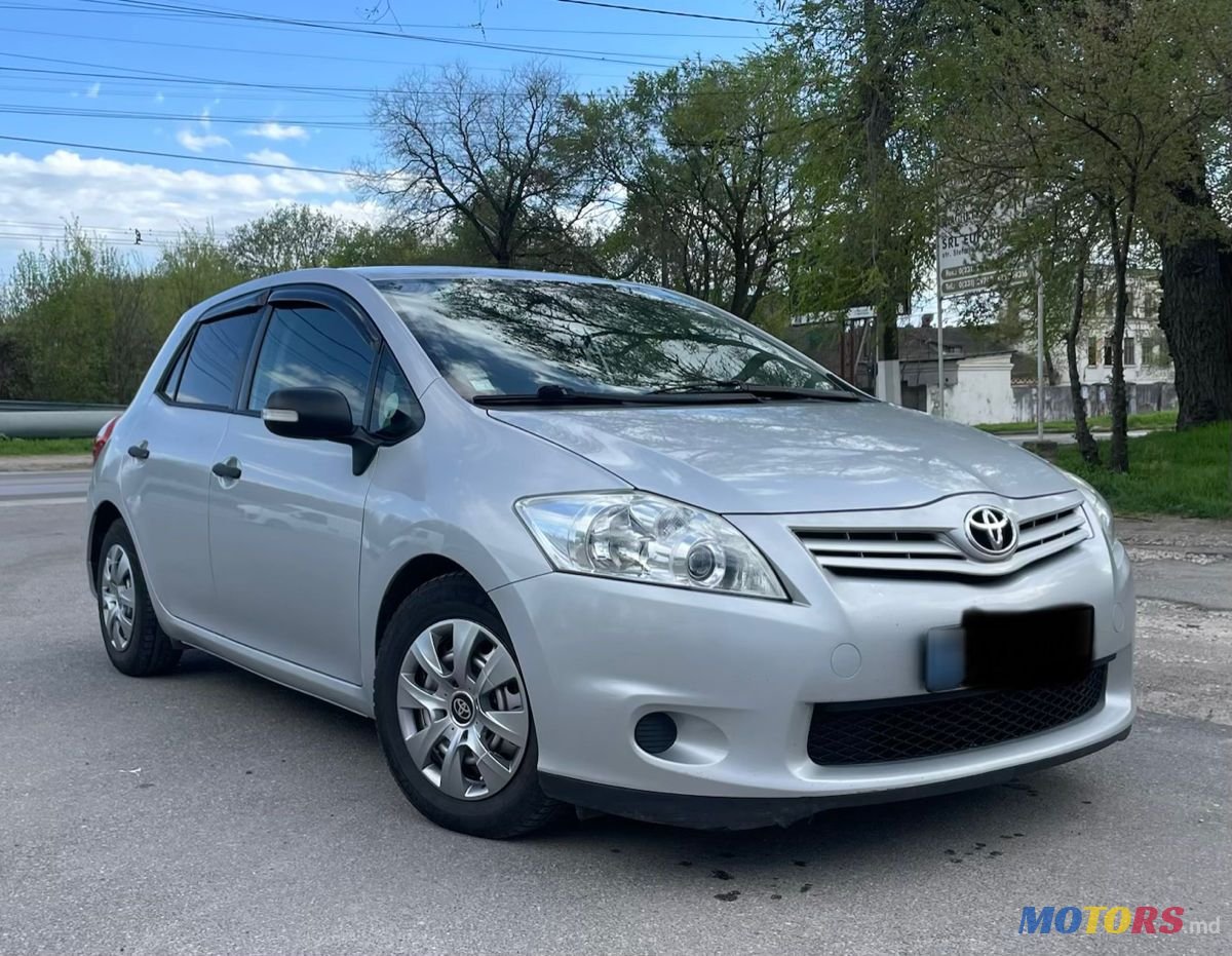 2011' Toyota Auris photo #1
