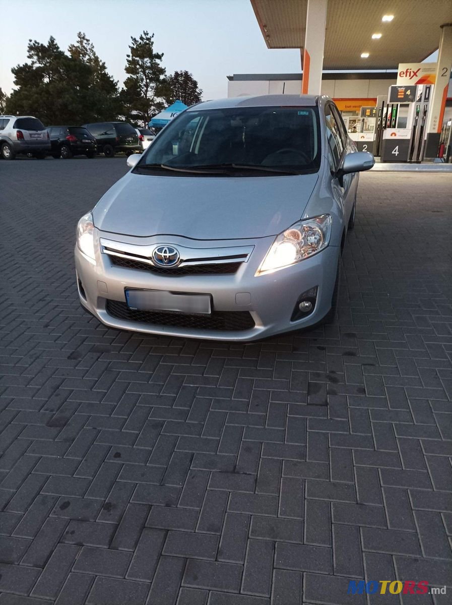 2011' Toyota Auris photo #1