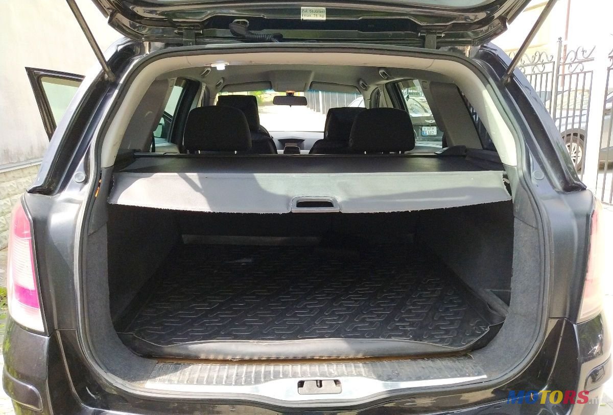 2008' Opel Astra photo #6