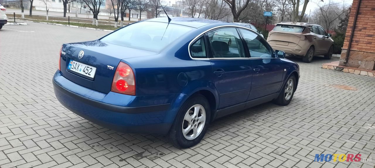 2004' Volkswagen Passat photo #6