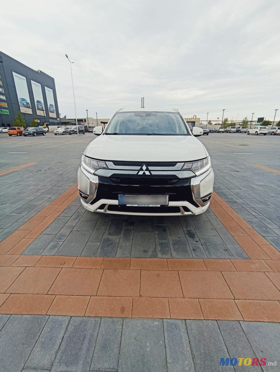 2019' Mitsubishi Outlander photo #2