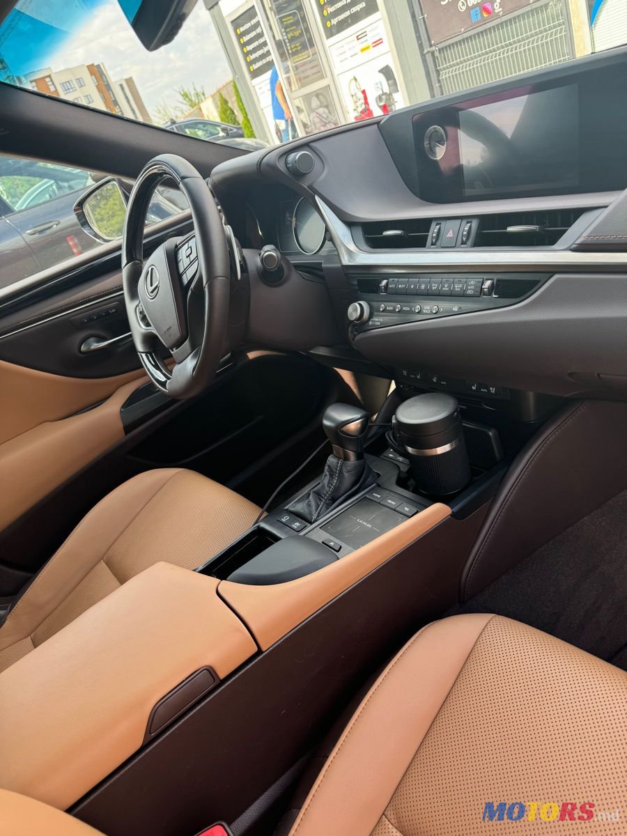 2021' Lexus Es Series photo #4