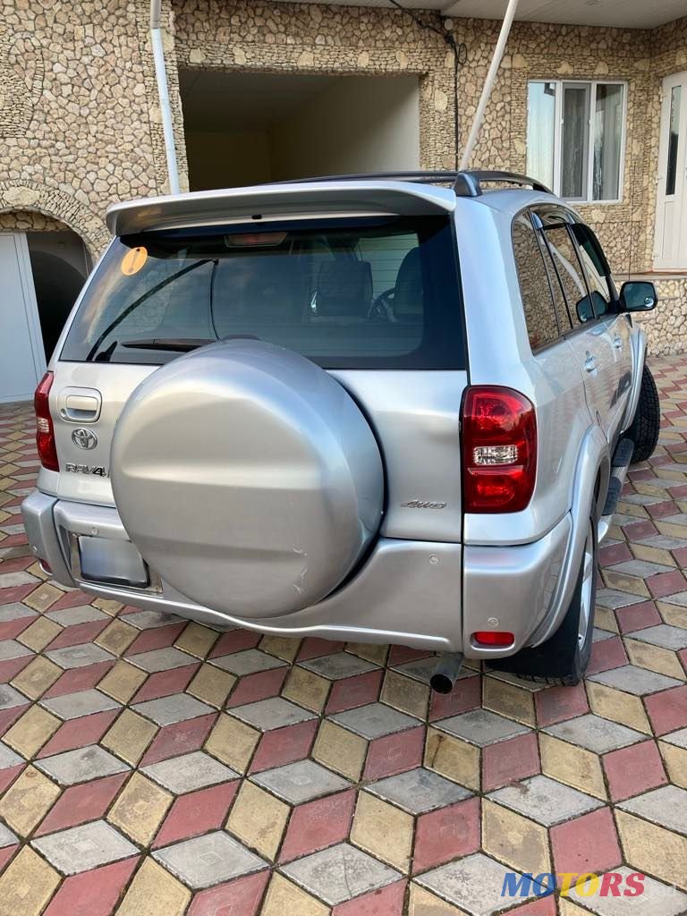 2005' Toyota RAV4 photo #2