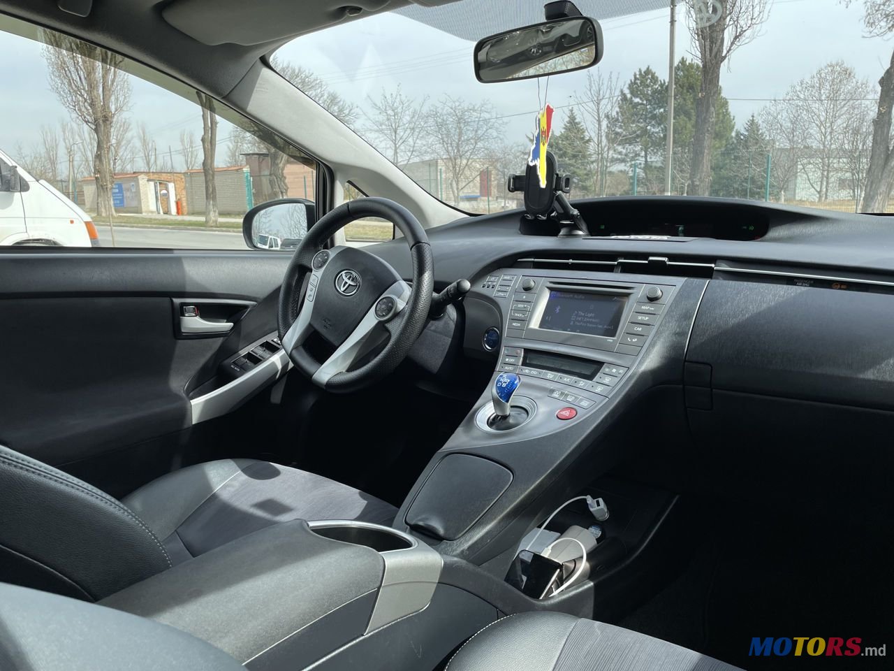 2013' Toyota Prius photo #6