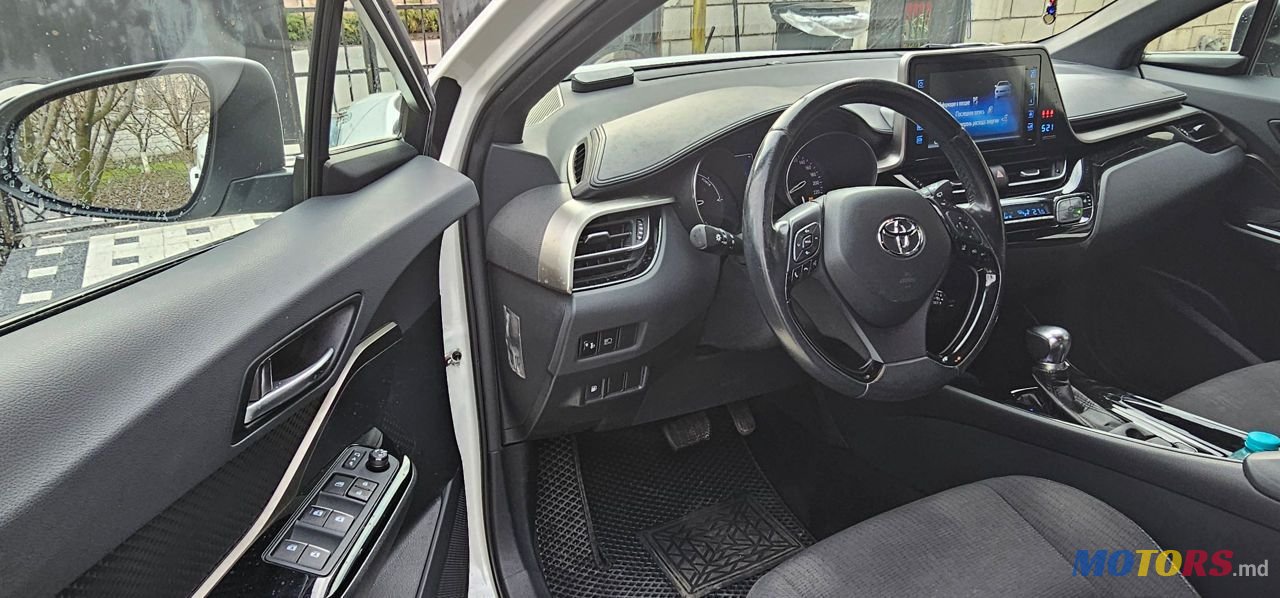2018' Toyota C-HR photo #5