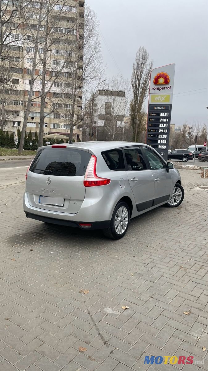 2013' Renault Grand Scenic photo #5