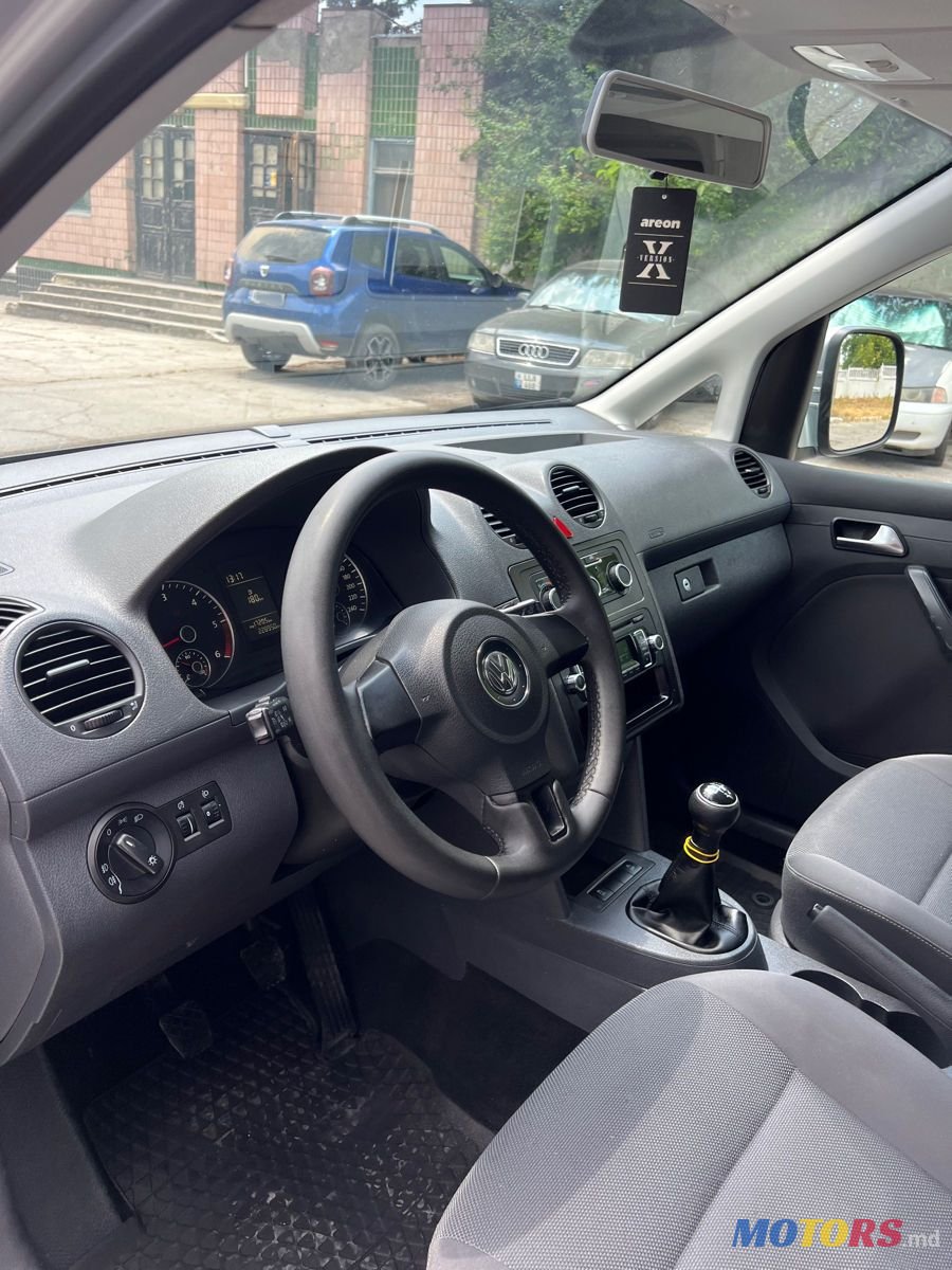 2011' Volkswagen Caddy photo #6