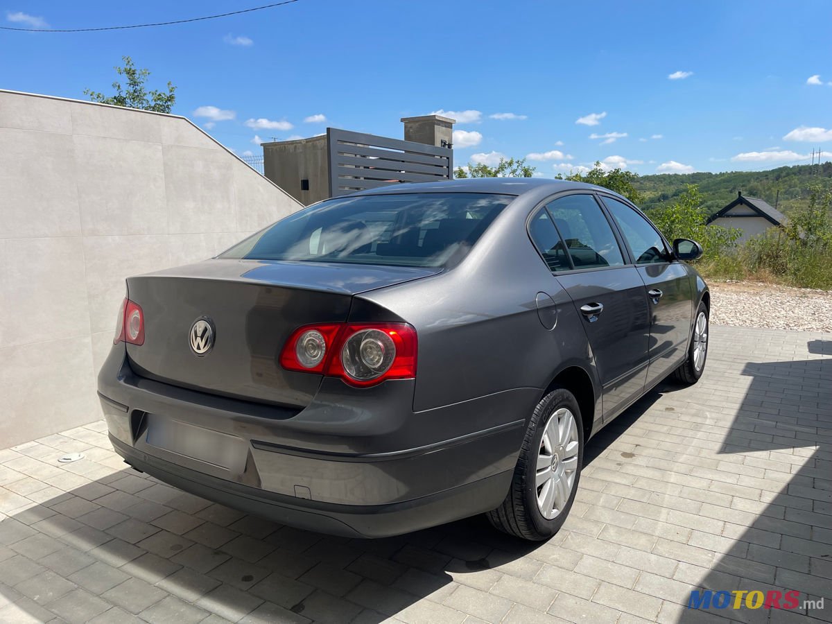 2005' Volkswagen Passat photo #2