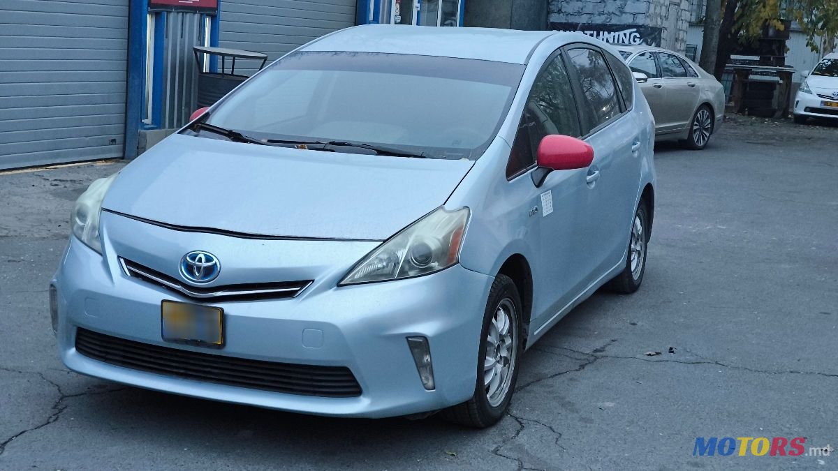 2012' Toyota Prius v photo #1