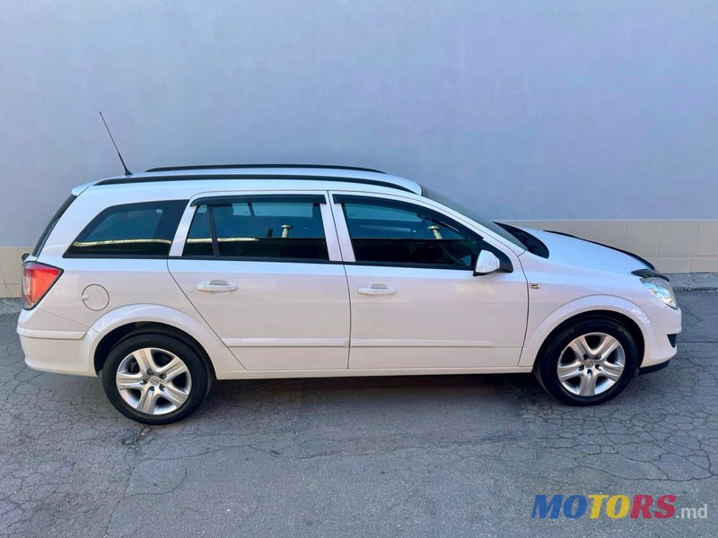 2008' Opel Astra photo #5