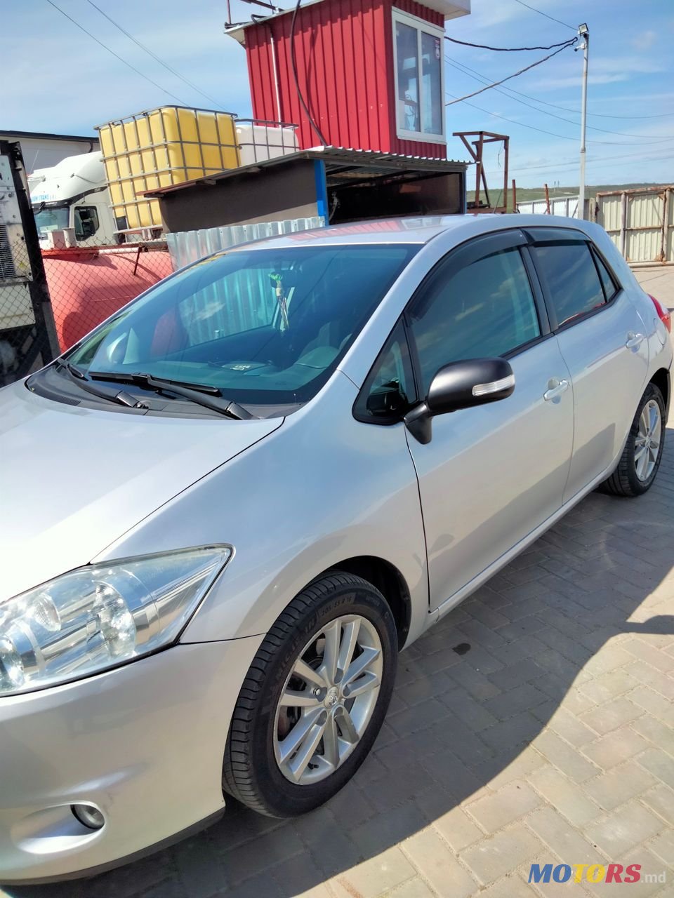 2010' Toyota Auris photo #2