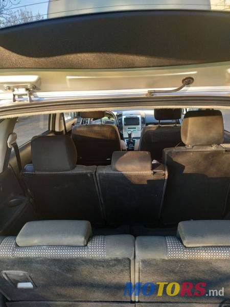 2006' Toyota Corolla Verso photo #3