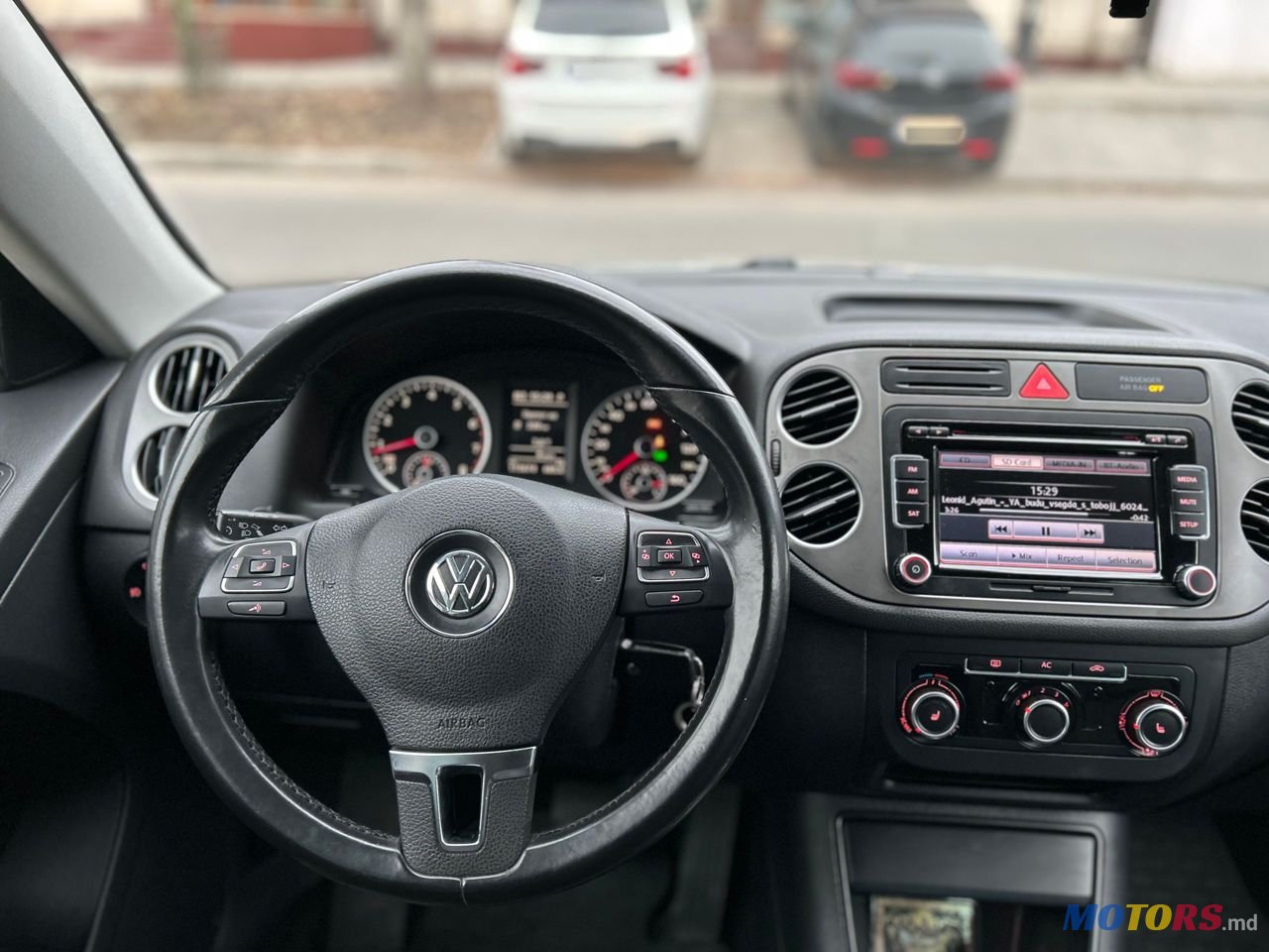 2011' Volkswagen Tiguan photo #6