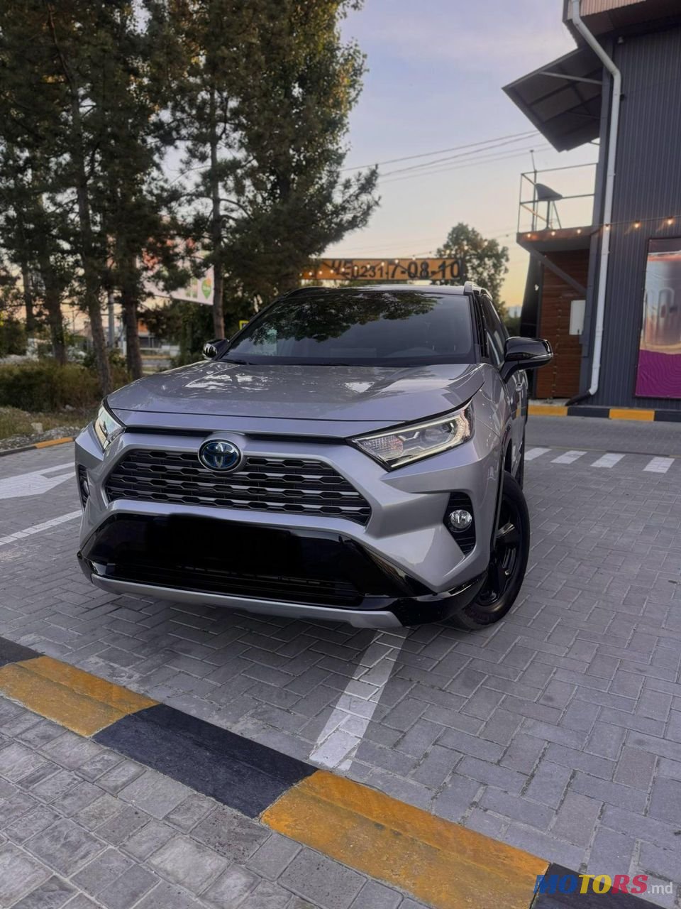 2021' Toyota RAV4 photo #3