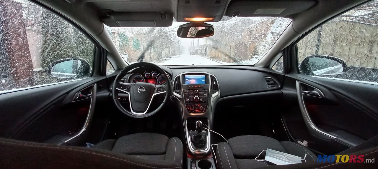 2011' Opel Astra photo #4