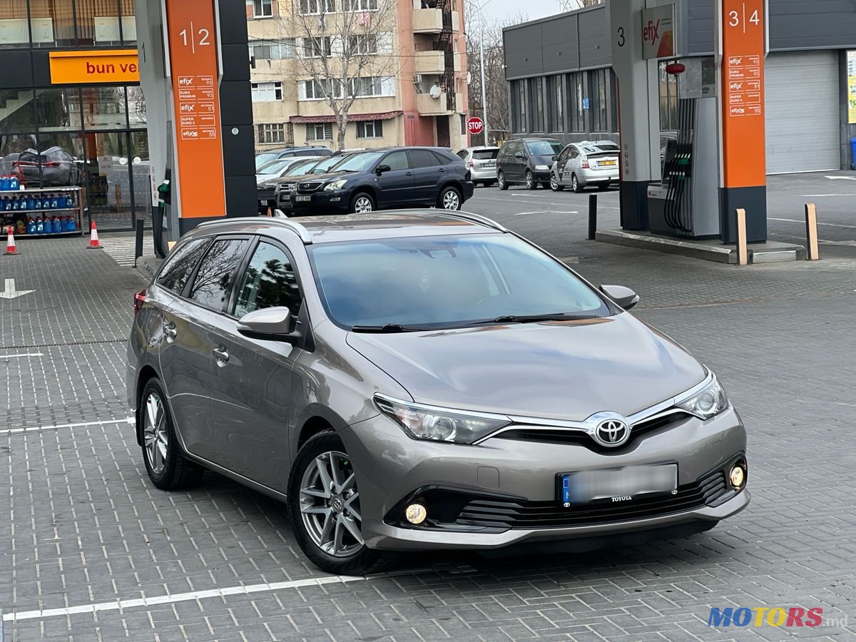 2015' Toyota Auris photo #2