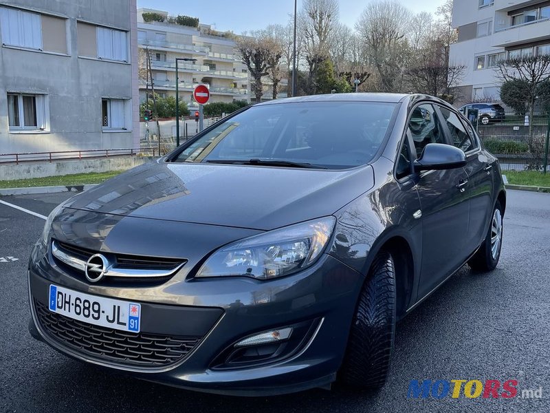 2014' Opel Astra photo #2
