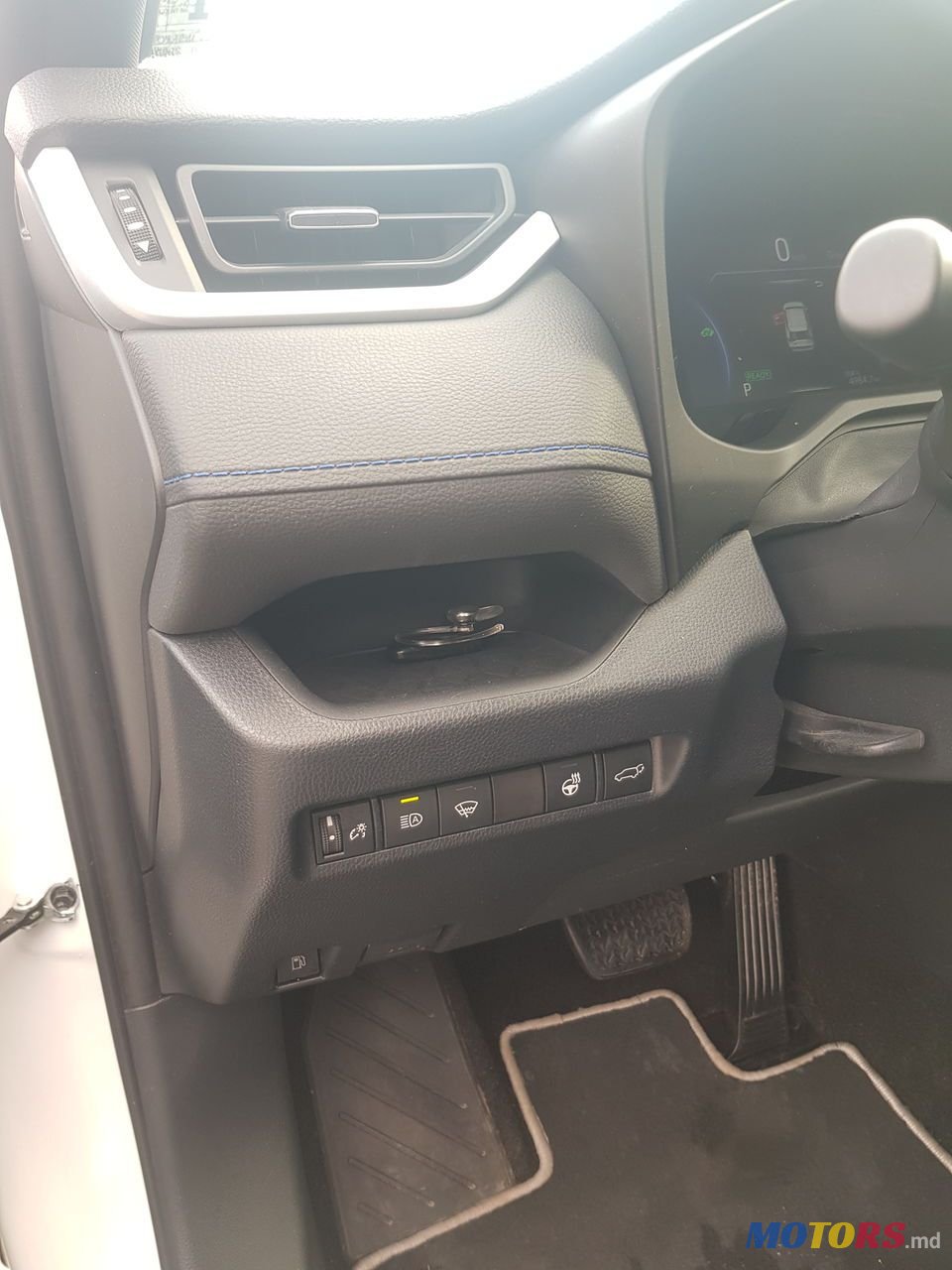 2020' Toyota RAV4 photo #5