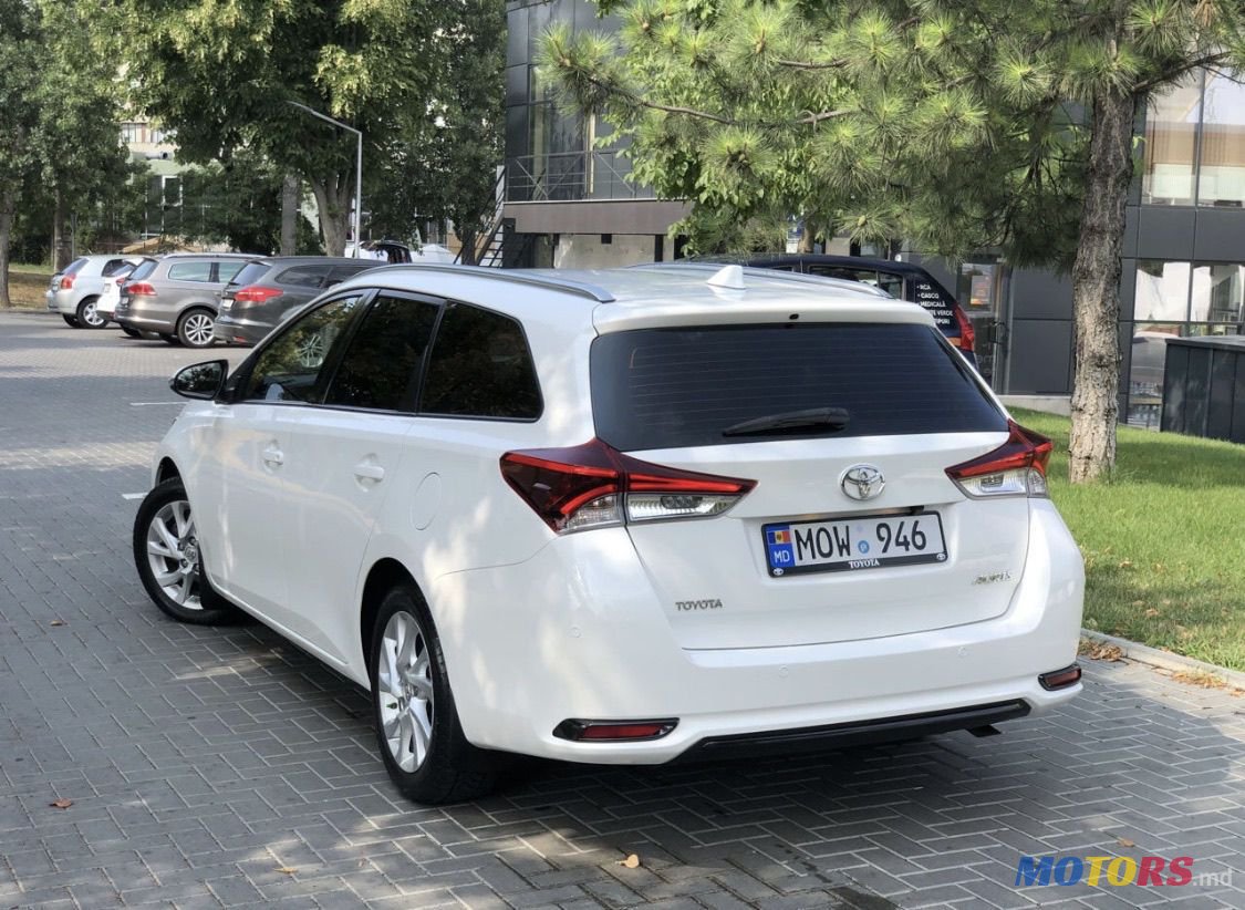 2016' Toyota Auris photo #3