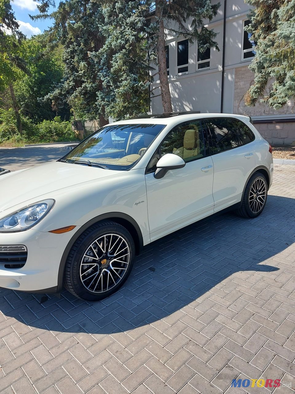 2011' Porsche Cayenne photo #1