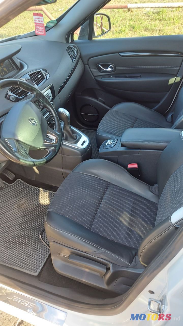 2013' Renault Grand Scenic photo #1