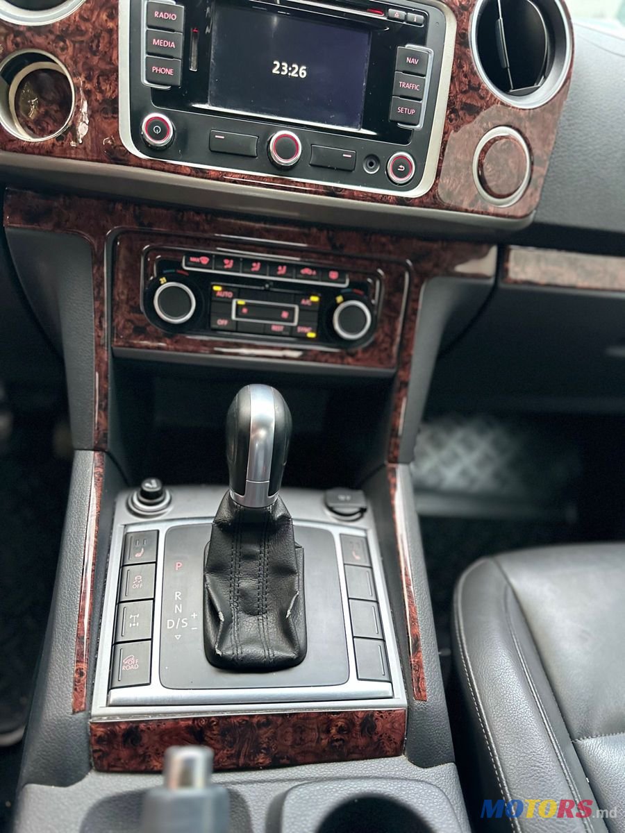 2014' Volkswagen Amarok photo #6