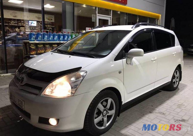 2007' Toyota Corolla Verso photo #1