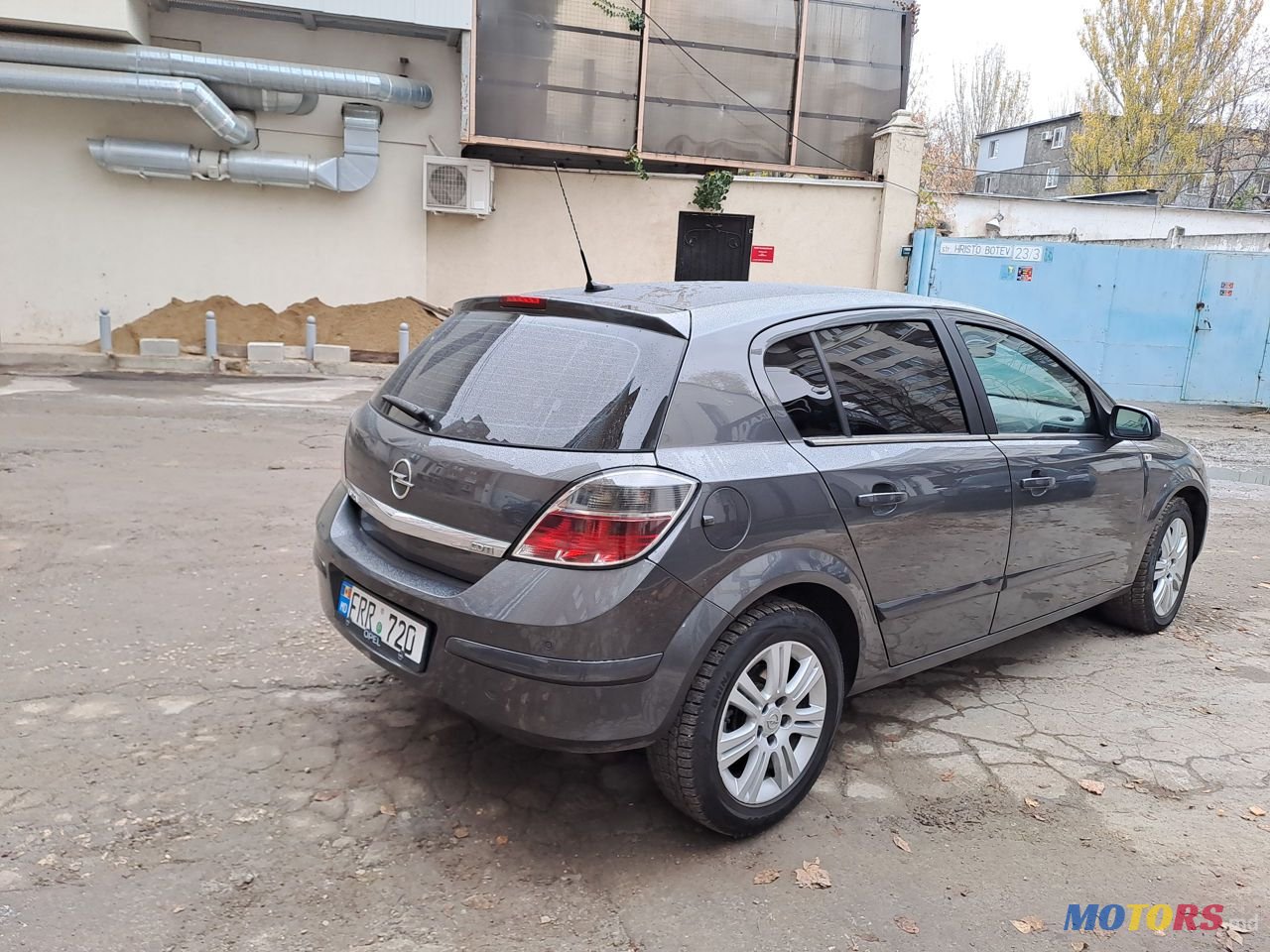 2010' Opel Astra photo #6