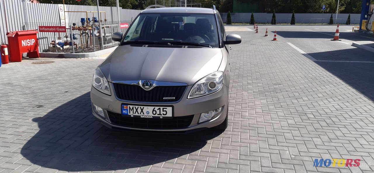 2012' Skoda Fabia photo #2