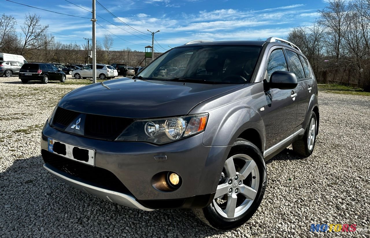 2009' Mitsubishi Outlander photo #1