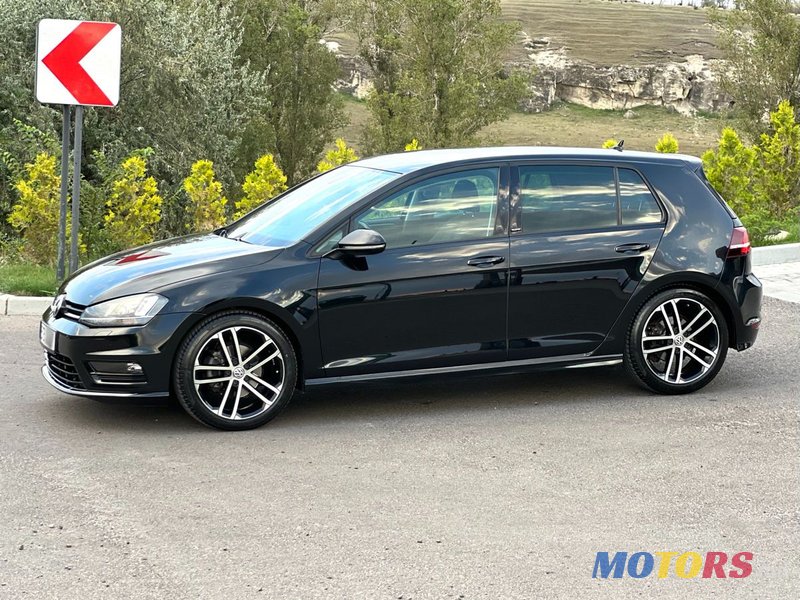 2017' Volkswagen Golf photo #6