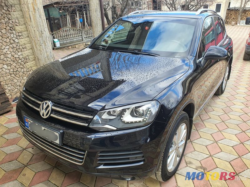 2013' Volkswagen Touareg photo #3